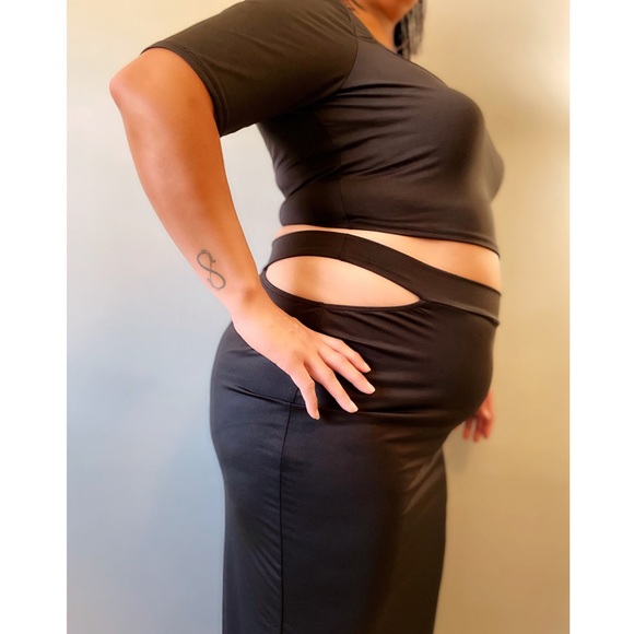 Cut-Out Crop Top & Skirt "Confident" Set: Plus Size - Picture 4 of 6